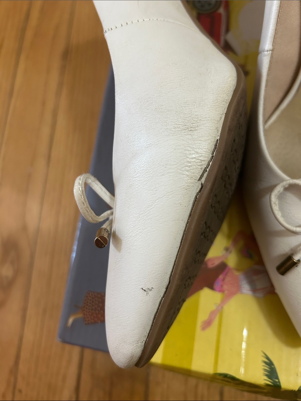 White Pointed Toe Bow Heels 🌹 - Picture 8 of 11
